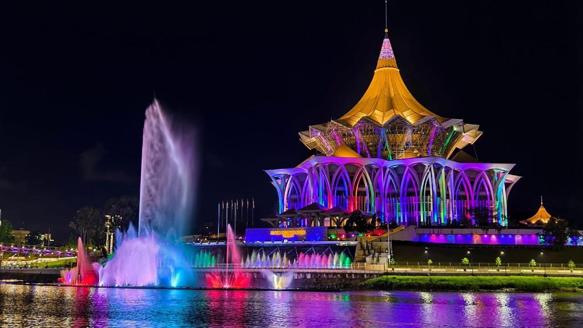 Riverine Kuching Luxury 4Pax With Balcony Facing Waterfront View 外观 照片